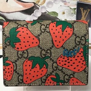 GUCCI GG Supreme Strawberry Compact Wallet 🍓